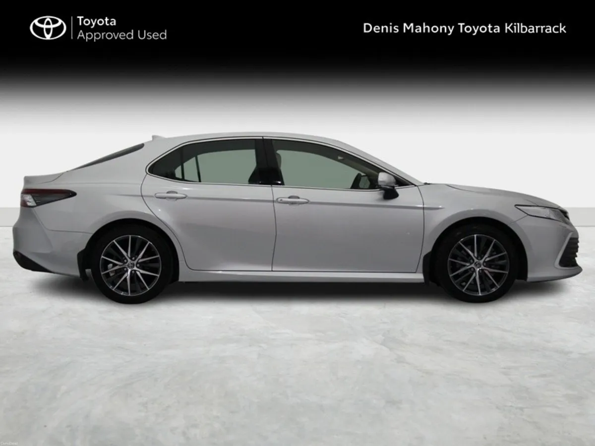 Toyota Camry PLATINUM EDITION - Image 3