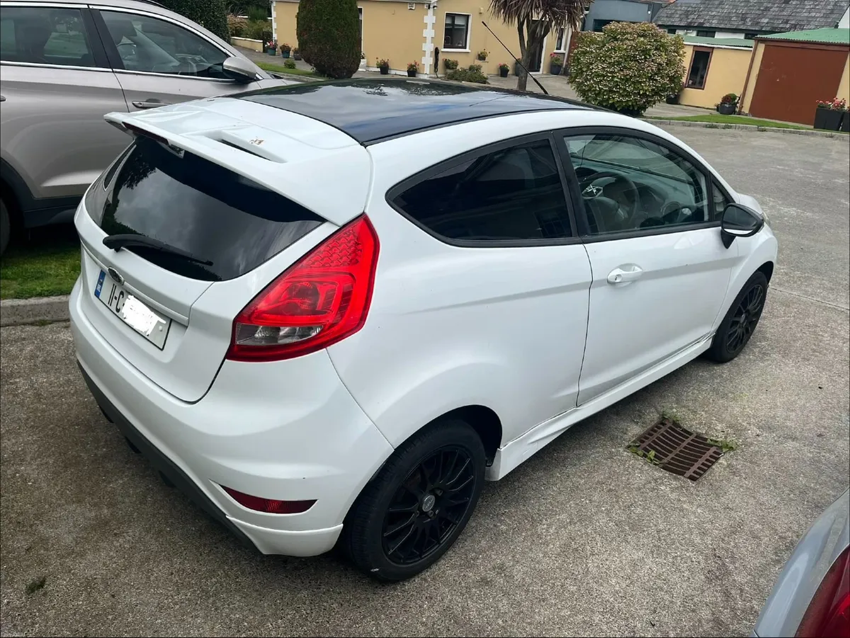 Ford Fiesta 2011 - Image 3
