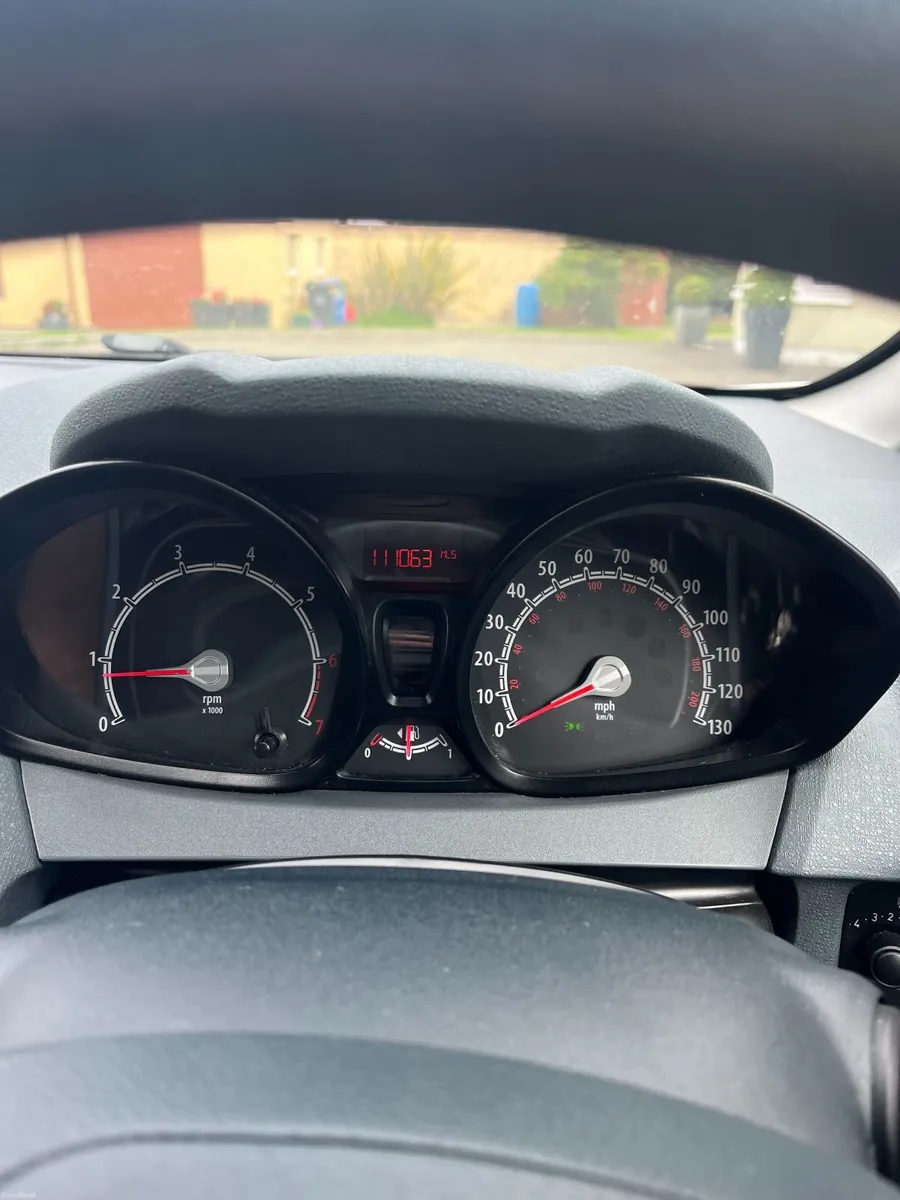 Ford Fiesta 2011 - Image 6