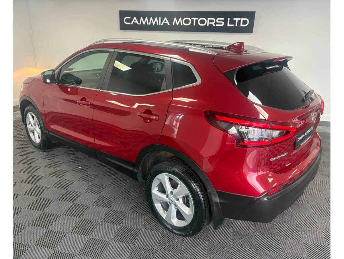 Nissan Qashqai 1.2 SV CVT 18 4DR AUTO - Image 3