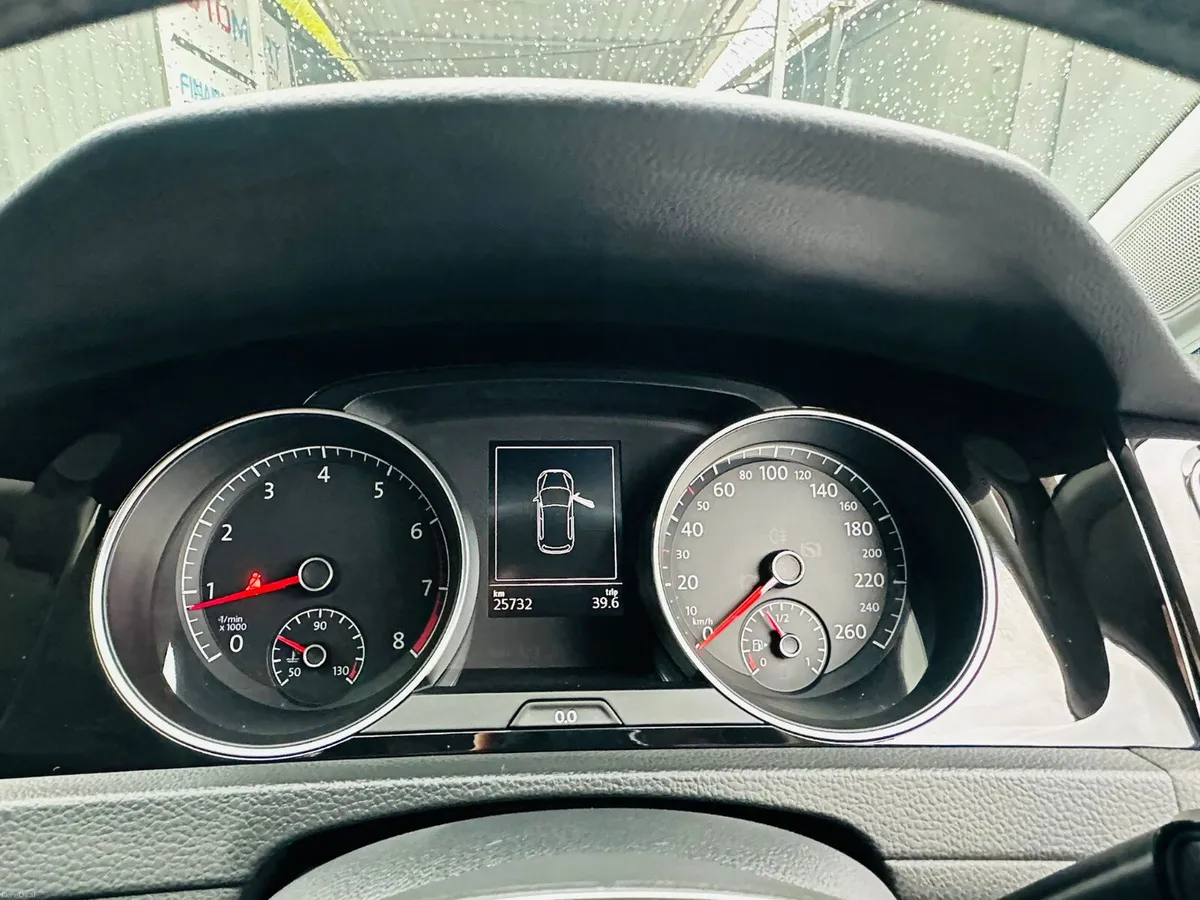 VOLKSWAGEN GOLF 2016 25K KM ONLY CAR PLAY - Image 6