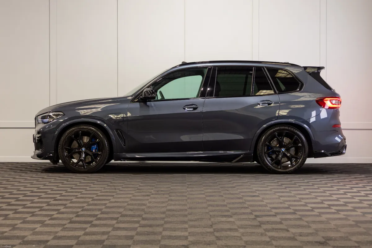 222 BMW X5 X-Drive 45e M-Sport 5 Seat N1 - Image 3