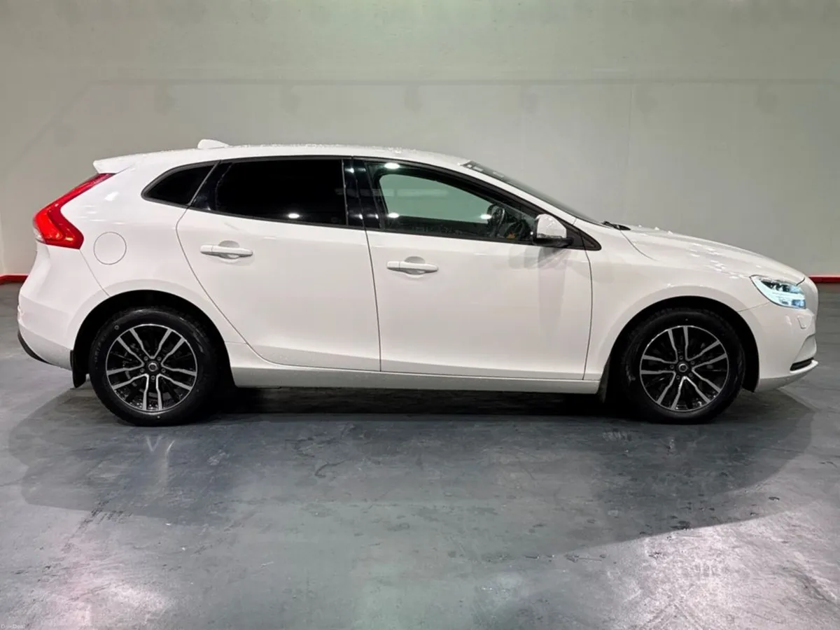 Volvo V40 1.5 AUTOMATIC T2 KINETIC EDITION - FACTO - Image 2