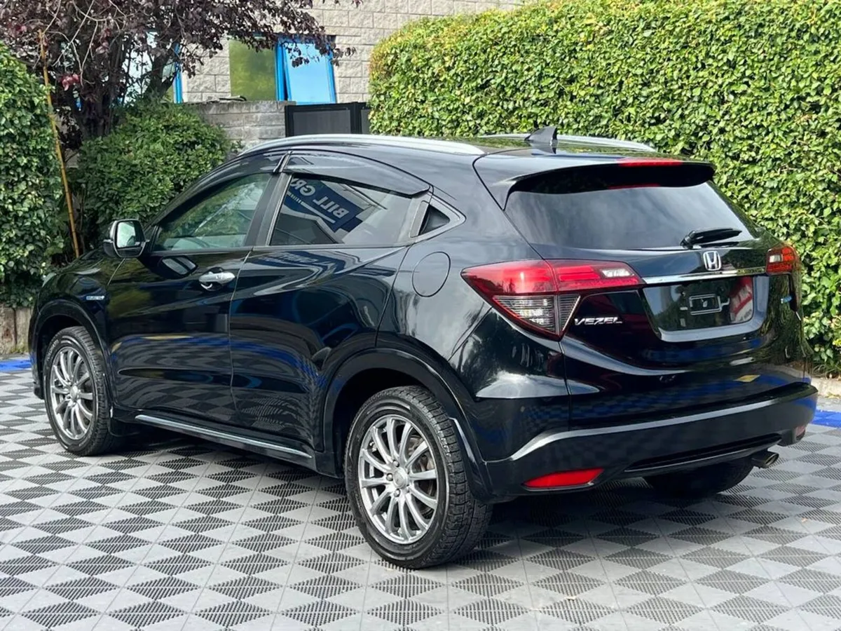 Honda Vezel Z-SENSING 1.5 HYBRID AUTO // REVERSE C - Image 5