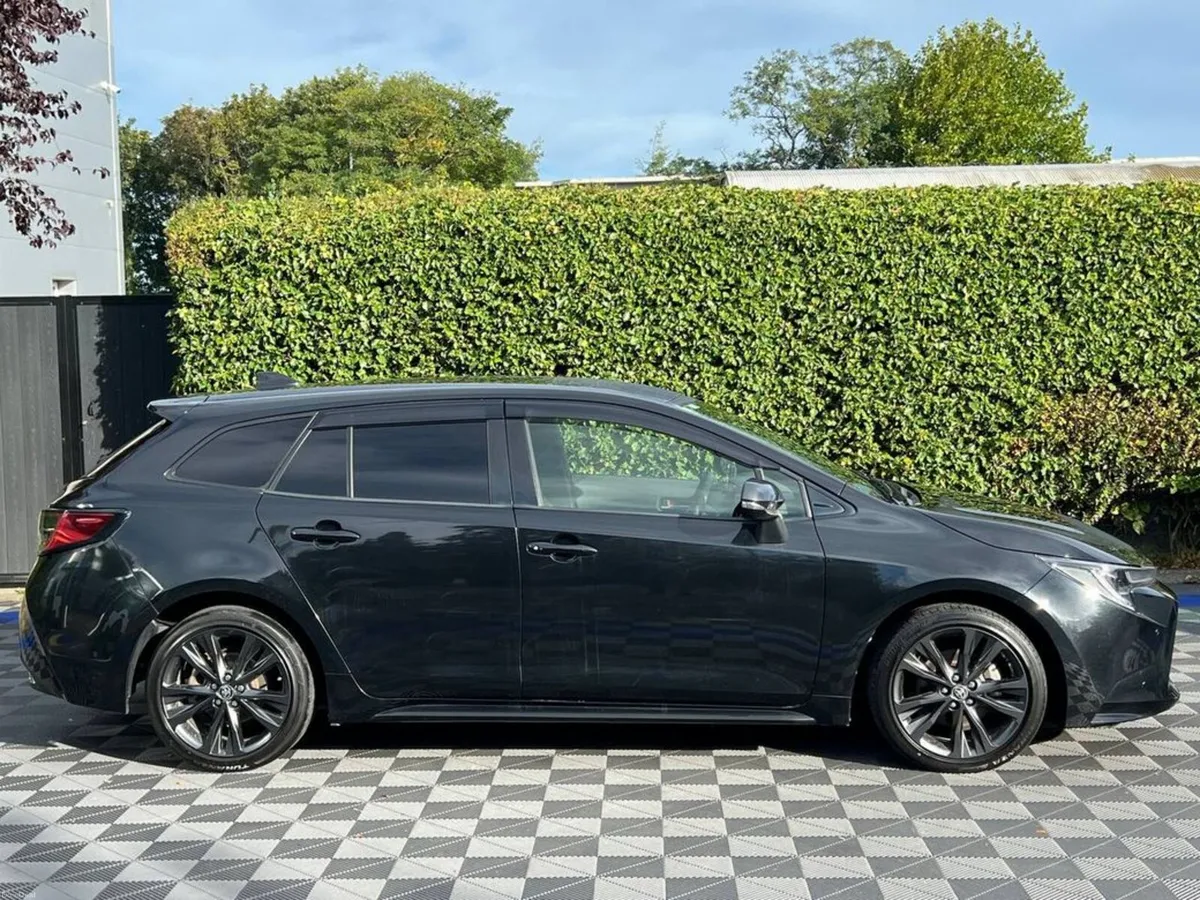 Toyota Corolla TOURING WXB 1.8 HYBRID AUTO // HALF - Image 2
