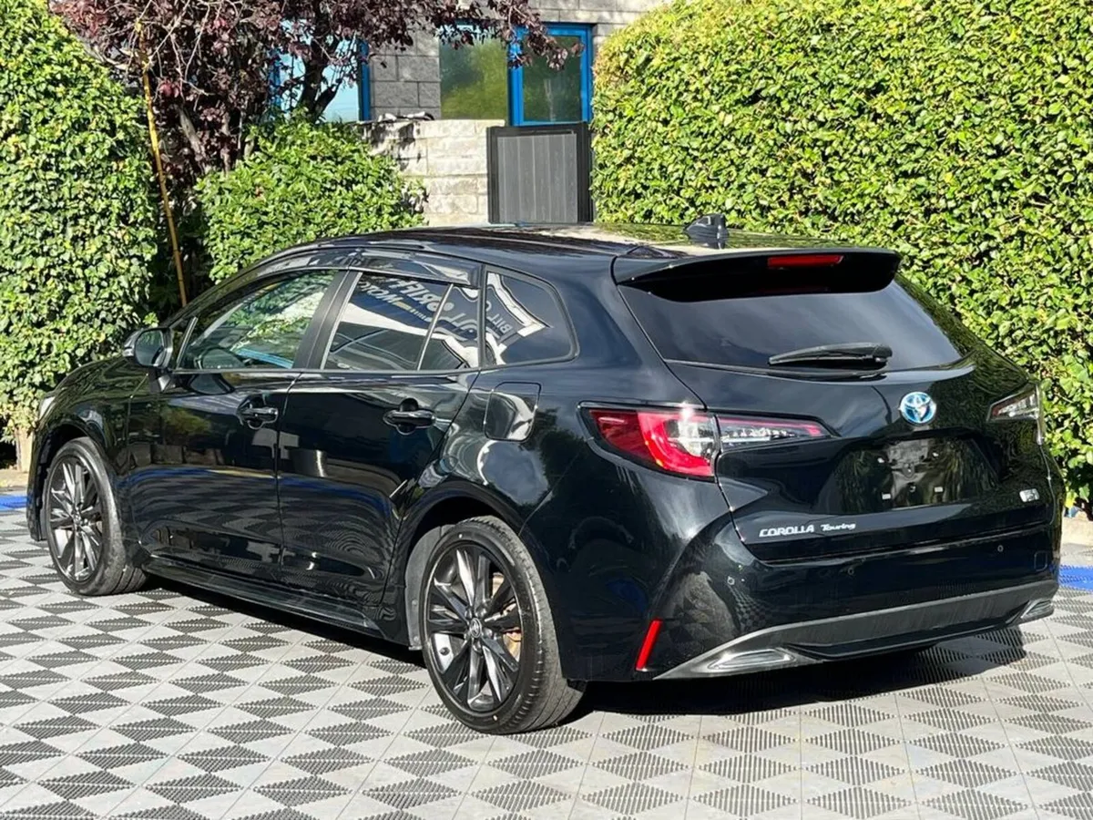 Toyota Corolla TOURING WXB 1.8 HYBRID AUTO // HALF - Image 5