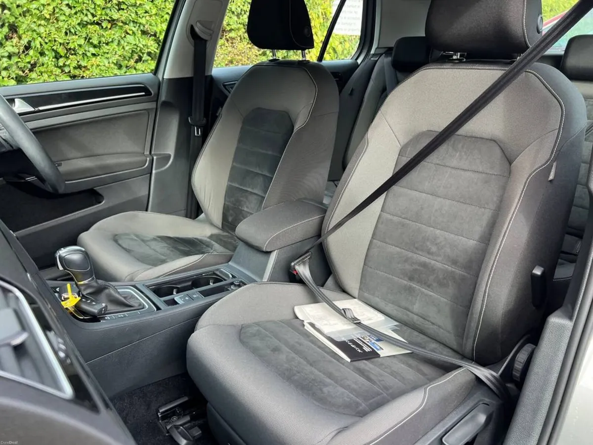 Volkswagen Golf HIGHLINE R-LINE PACK 1.4 TSI AUTO - Image 6