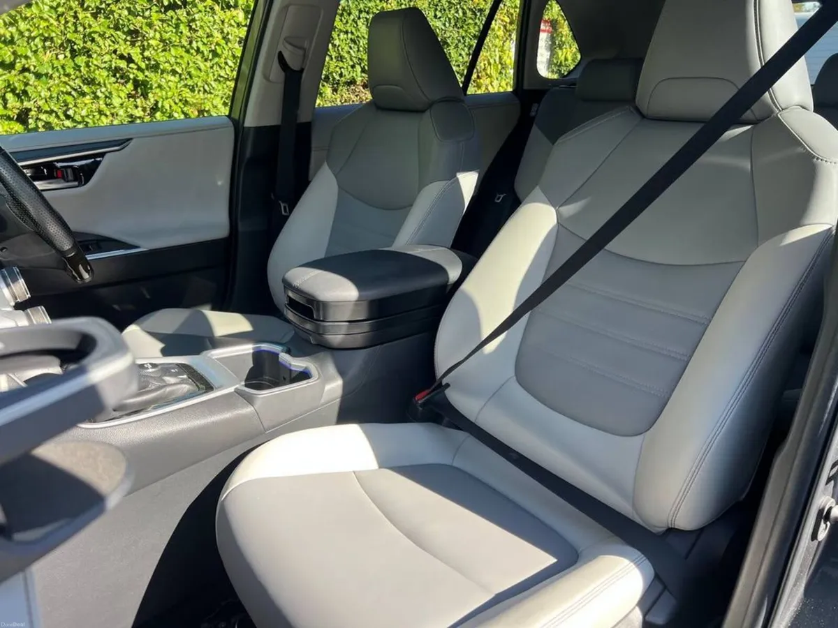 Toyota RAV4 G-SPEC TRD PACK 2.5 HYBRID AUTO // 360 - Image 6