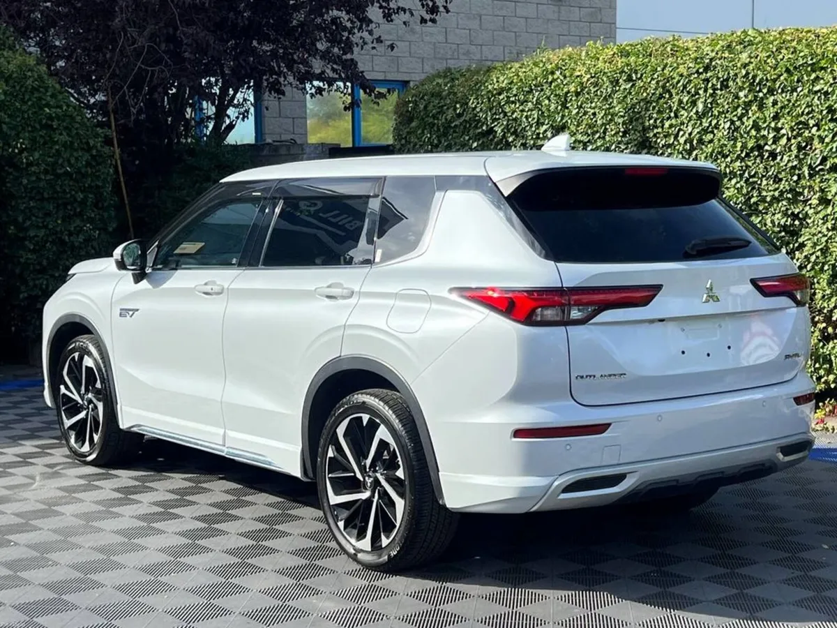 Mitsubishi Outlander 7-SEATER 2.4 HYBRID AUTO // B - Image 5