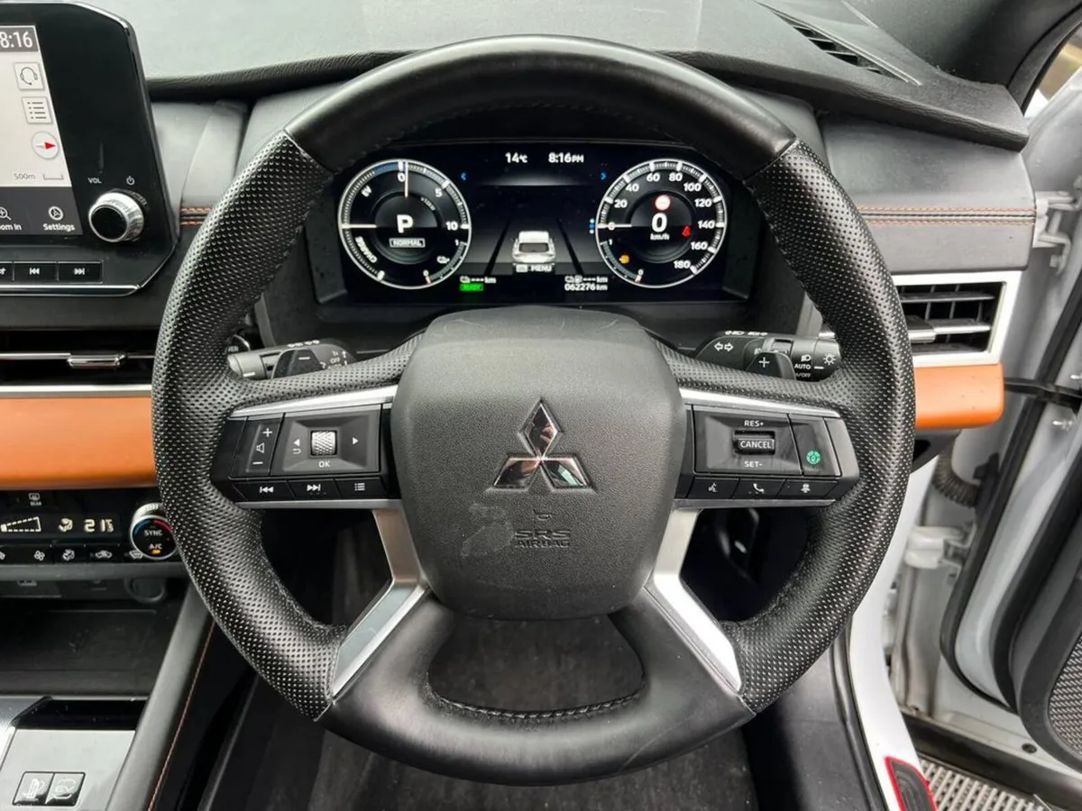 Mitsubishi Outlander 7-SEATER 2.4 HYBRID AUTO // H - Image 4