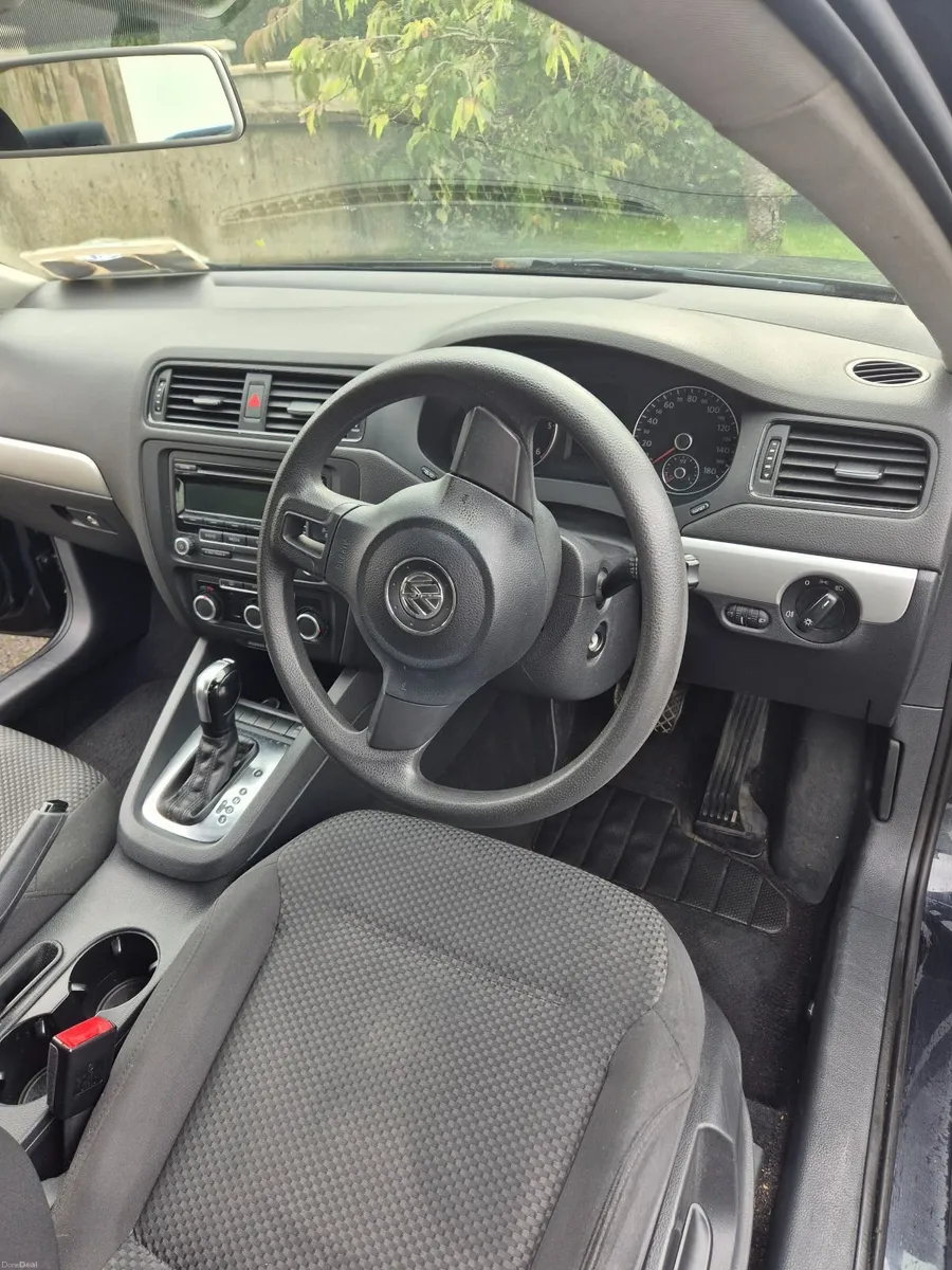 Volkswagen Jetta 2013 - Image 4