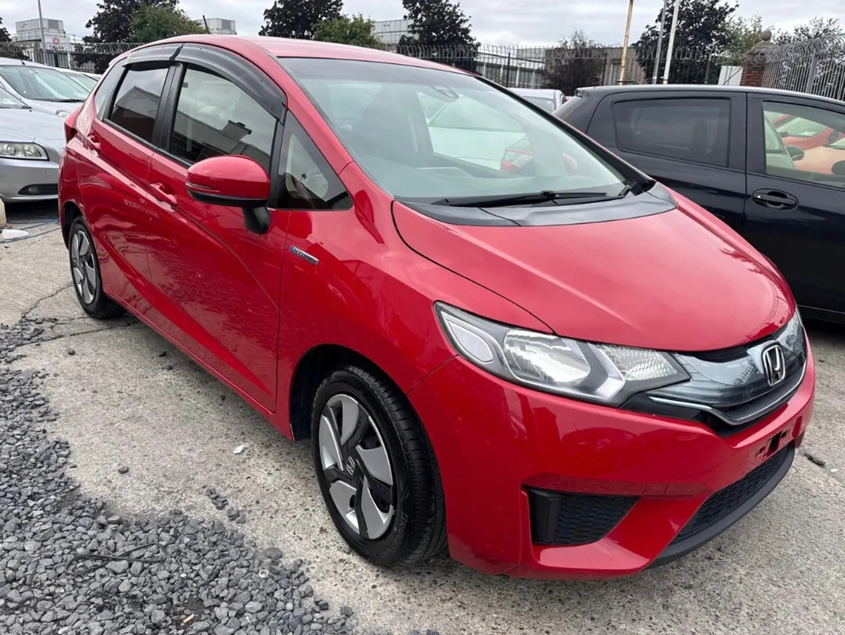 Honda Fit 2015 1.5 Hybrid Auto/ New Nct / warranty - Image 2