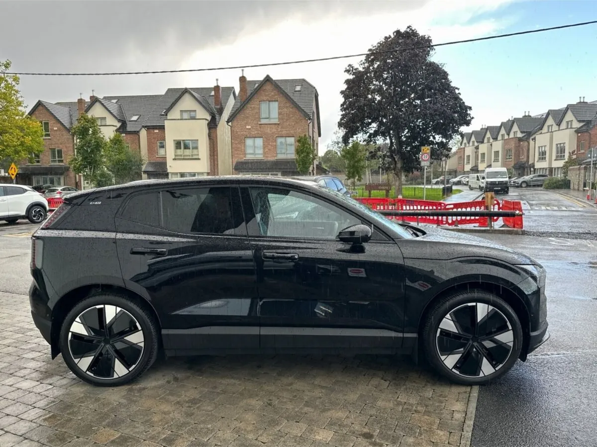 Volvo EX30 ULTRA Extended Range BEV 272hp - Image 4