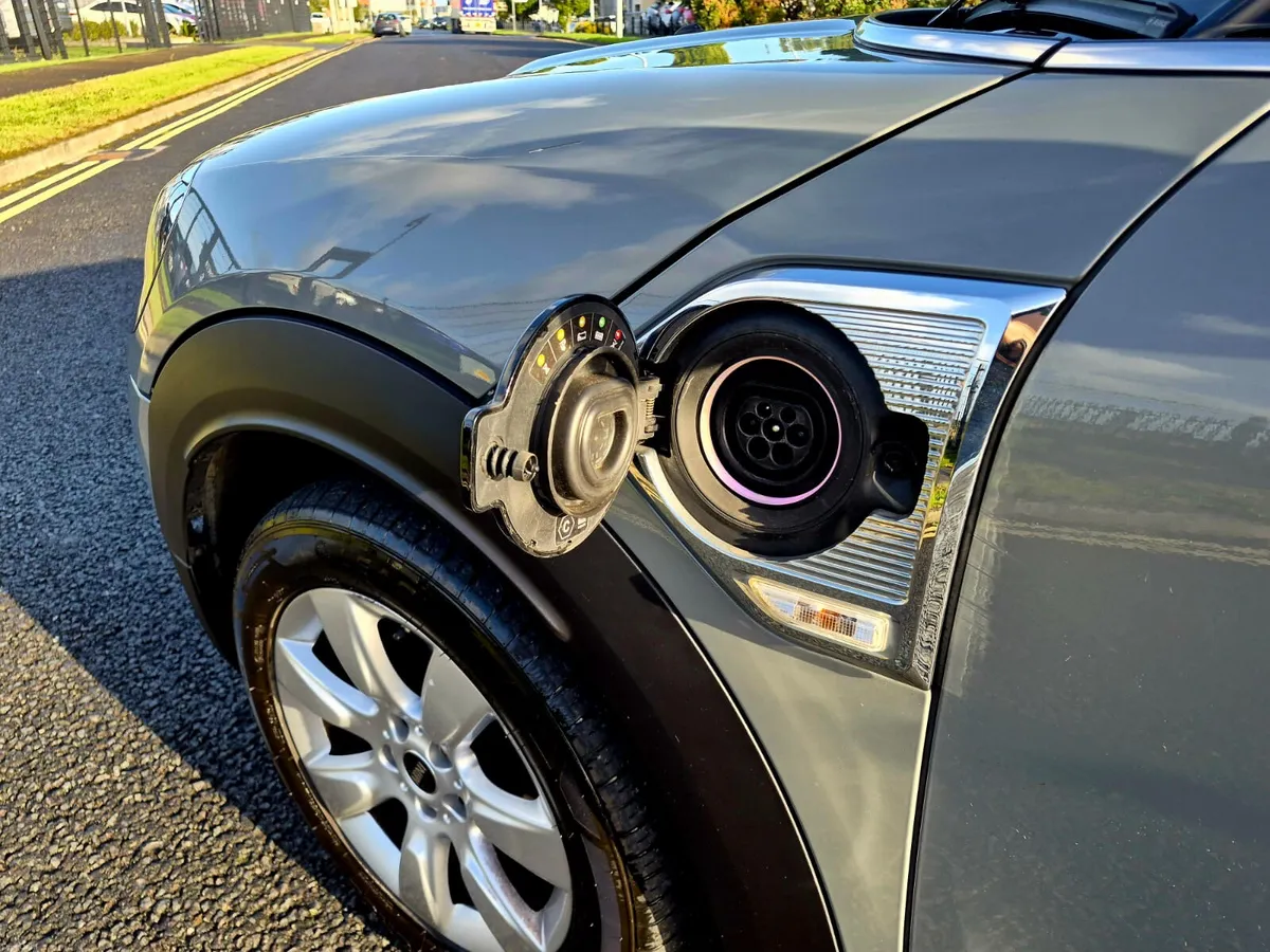 2020 MINI COOPER COUNTRYMAN SE ALL 4 HYBRID - Image 4