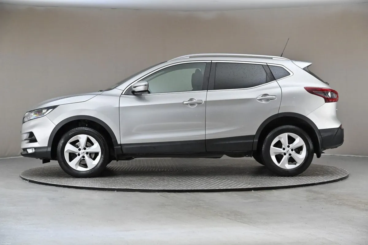 Nissan Qashqai 1.3 PET SE 6SPD **GLASS ROOF**SAT N - Image 5