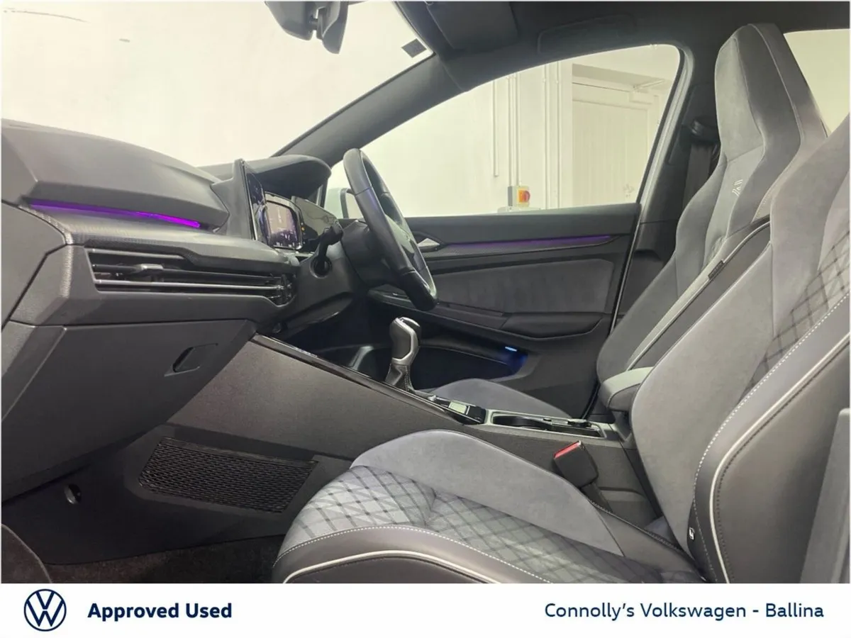 Volkswagen Golf 1.5 TSI 130HP R-Line - Image 3