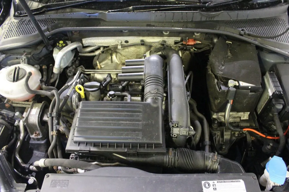 Volkswagen Golf 1.2TSI 5DR 110HP Highline / R-Line - Image 3
