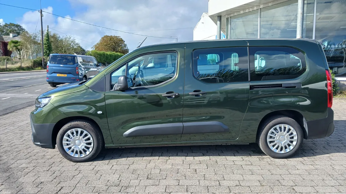 TOYOTA PROACE CITY 7 SEATS ELECTRIC - Image 3