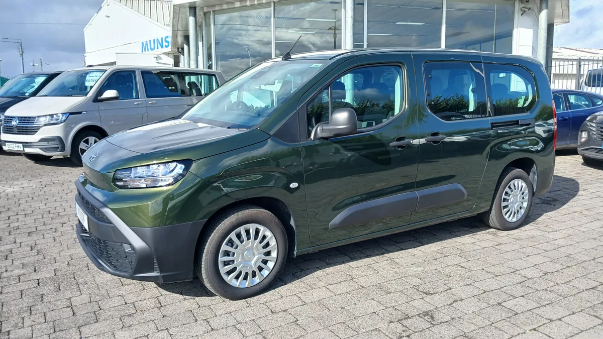TOYOTA PROACE CITY 7 SEATS ELECTRIC - Image 2
