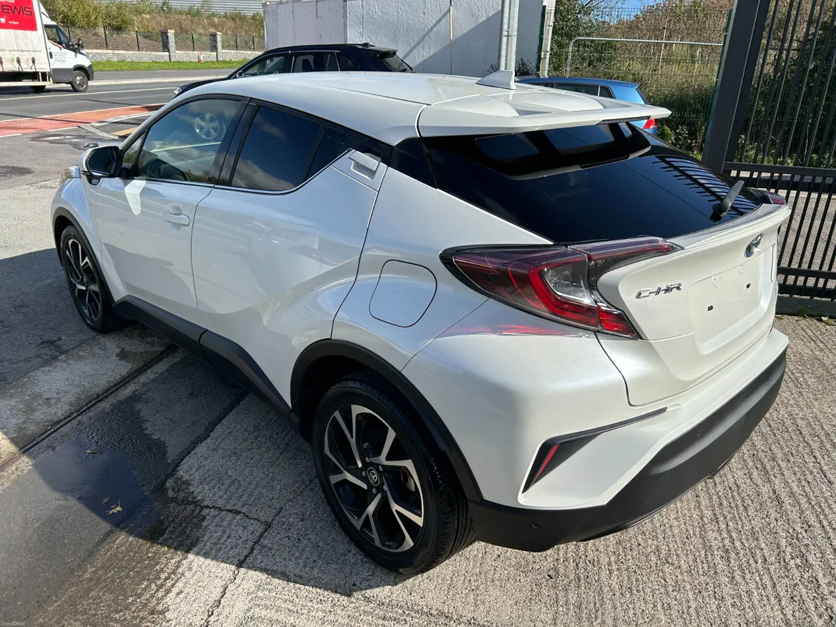 TOYOTA C-HR 2017, 1.8 HYBRID AUTO LOW KM HIGH SPEC - Image 3