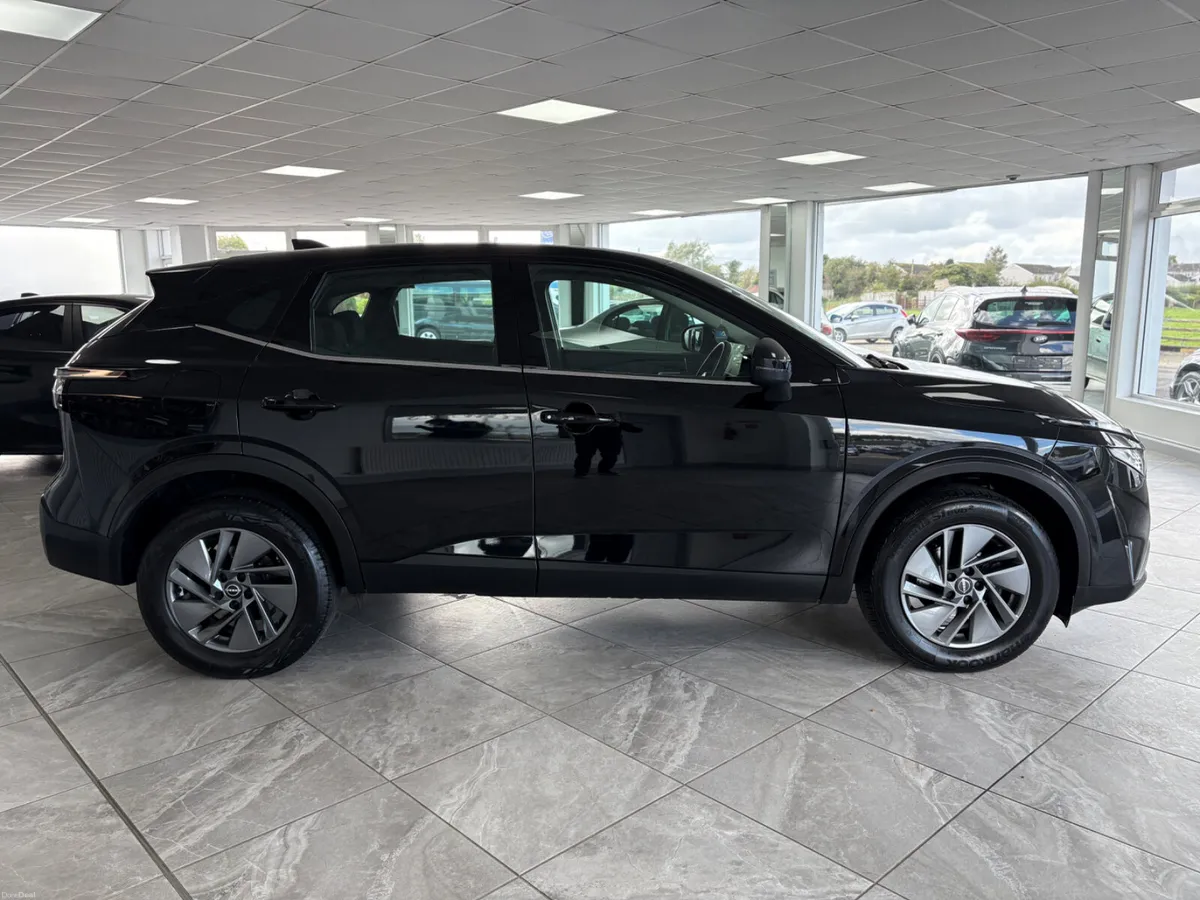 2025 Nissan Qashqai Acenta Premium Petrol Hybrid - Image 5