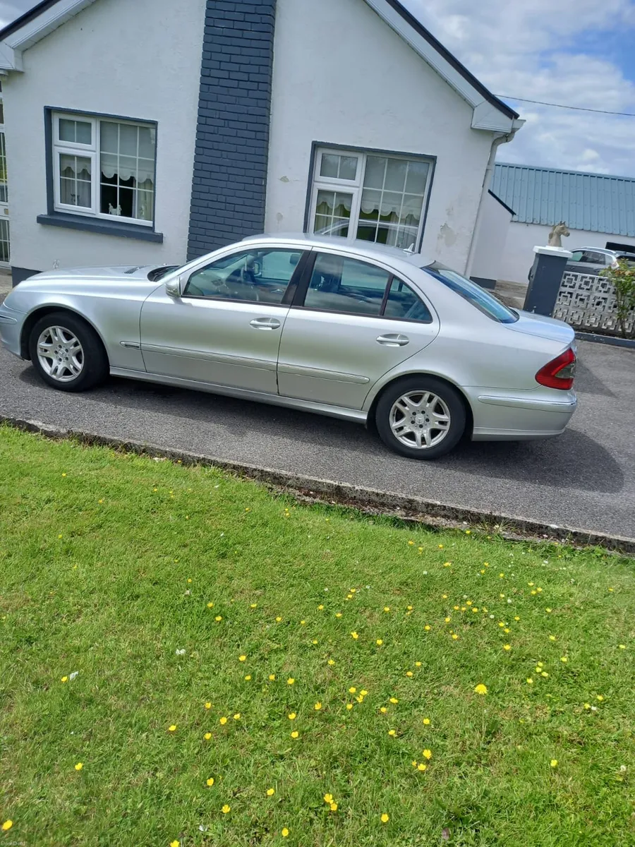 Mercedes Benz E220 - Image 3