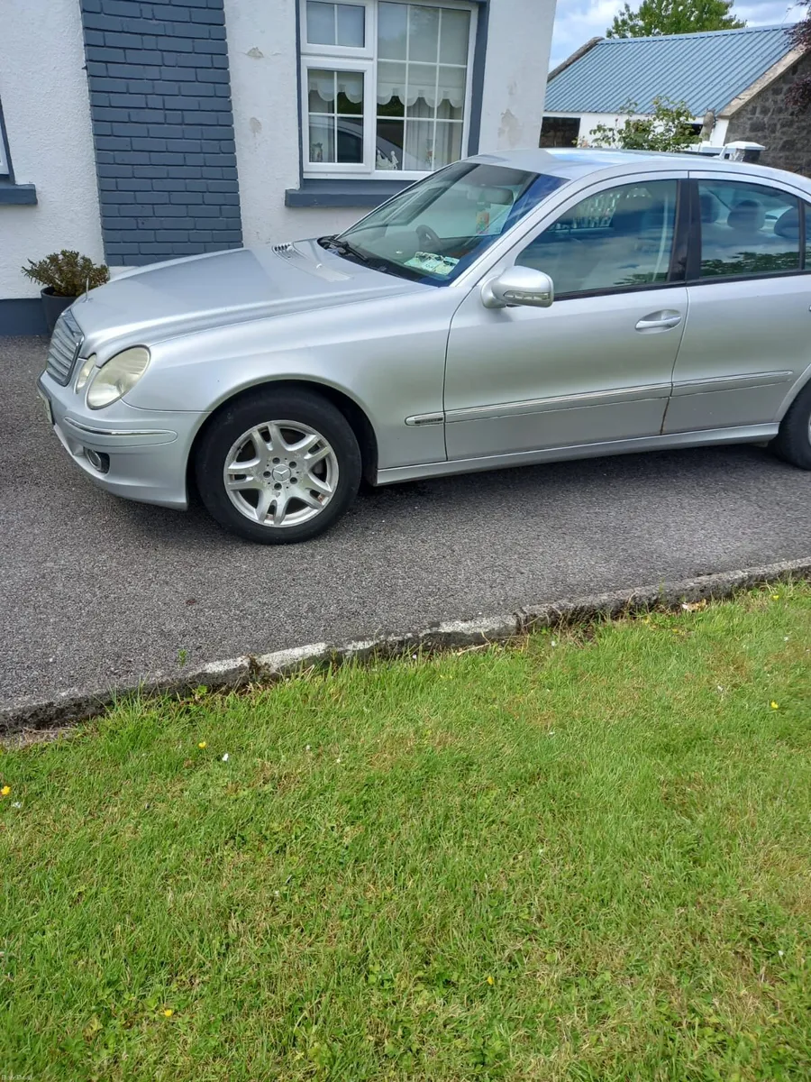 Mercedes Benz E220 - Image 2