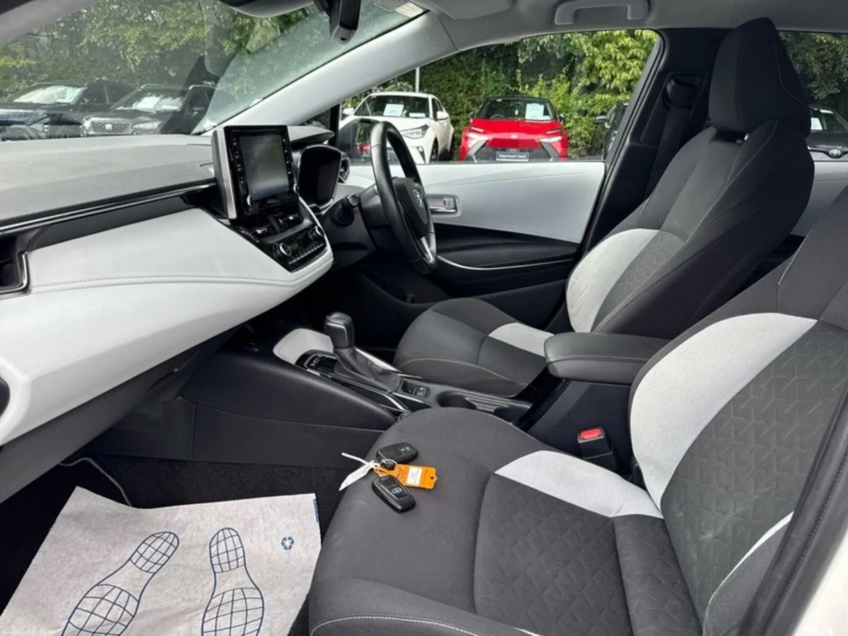 Toyota Corolla HYBRID SOL TOURING SPORT - Image 6