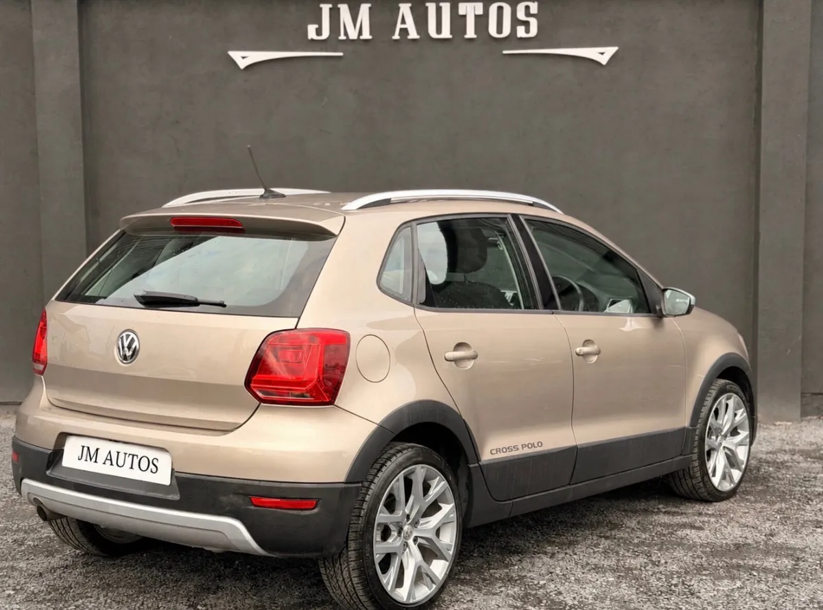 2015 VOLKSWAGEN  POLO CROSS - Image 3