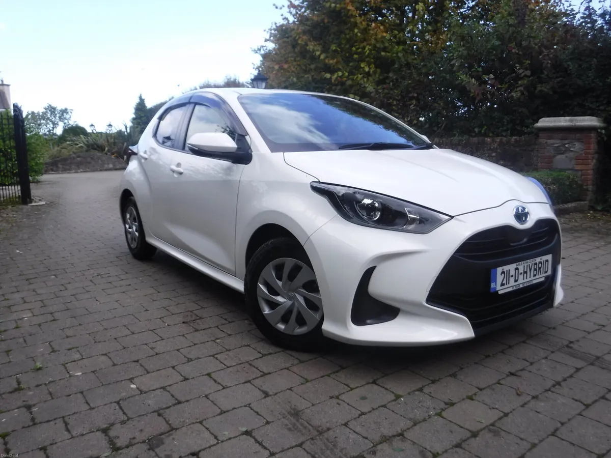 Toyota Yaris 1.5 Auto Hybrid ANDROID + CARPLAY - Image 1