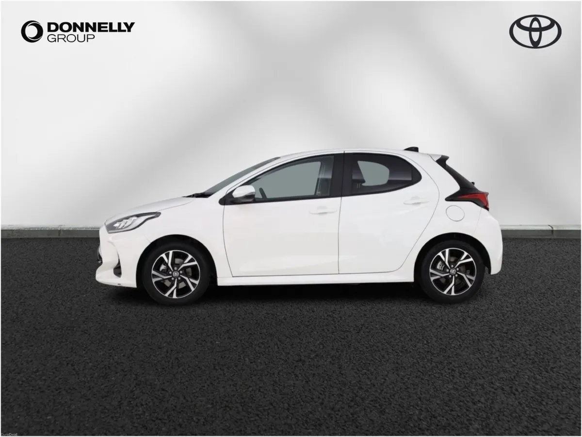 Toyota Yaris 1.5 Hybrid Design 5dr CVT - Image 3