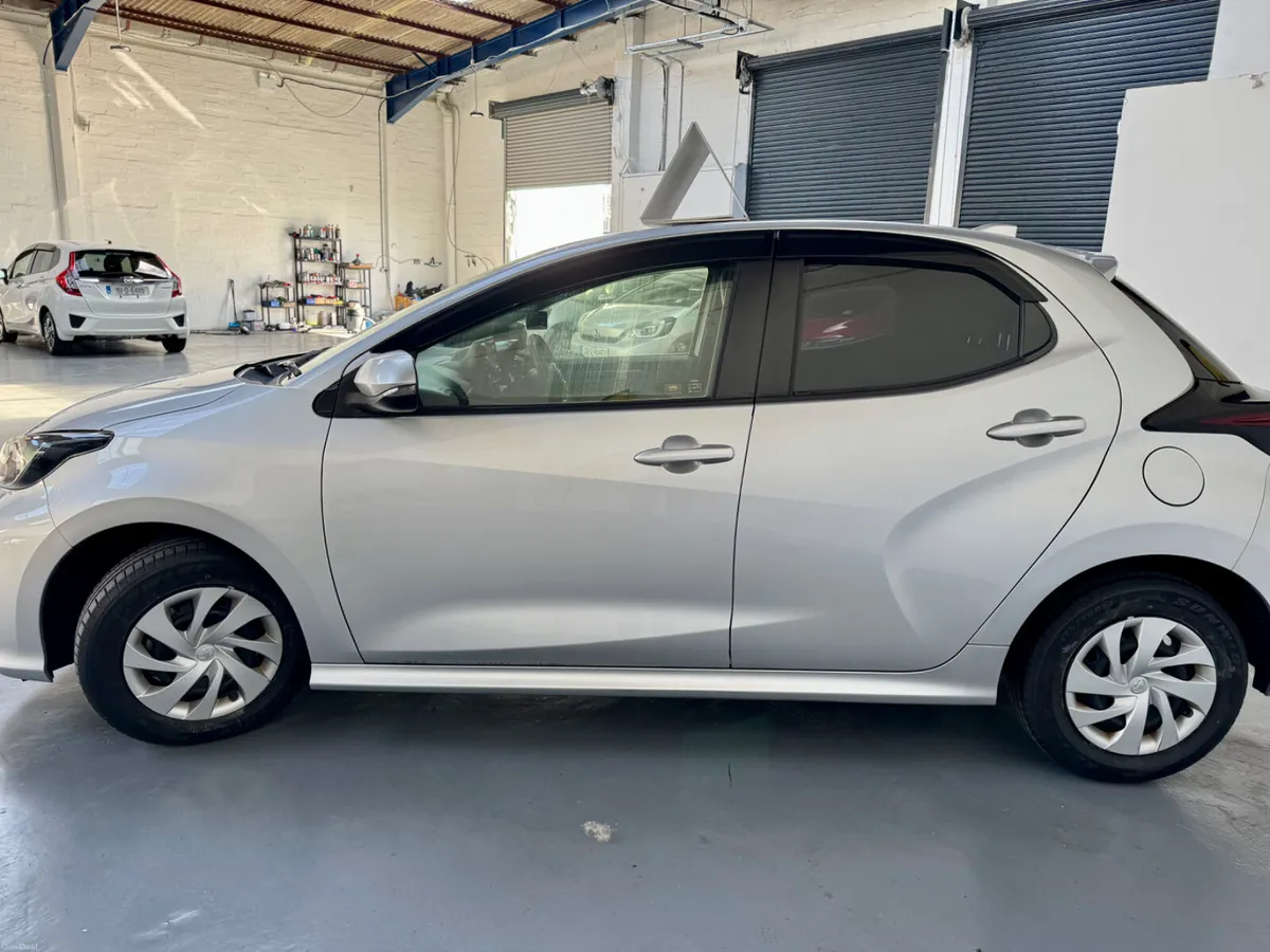 Toyota Yaris 2021 Hybrid Automatic with very - Image 5