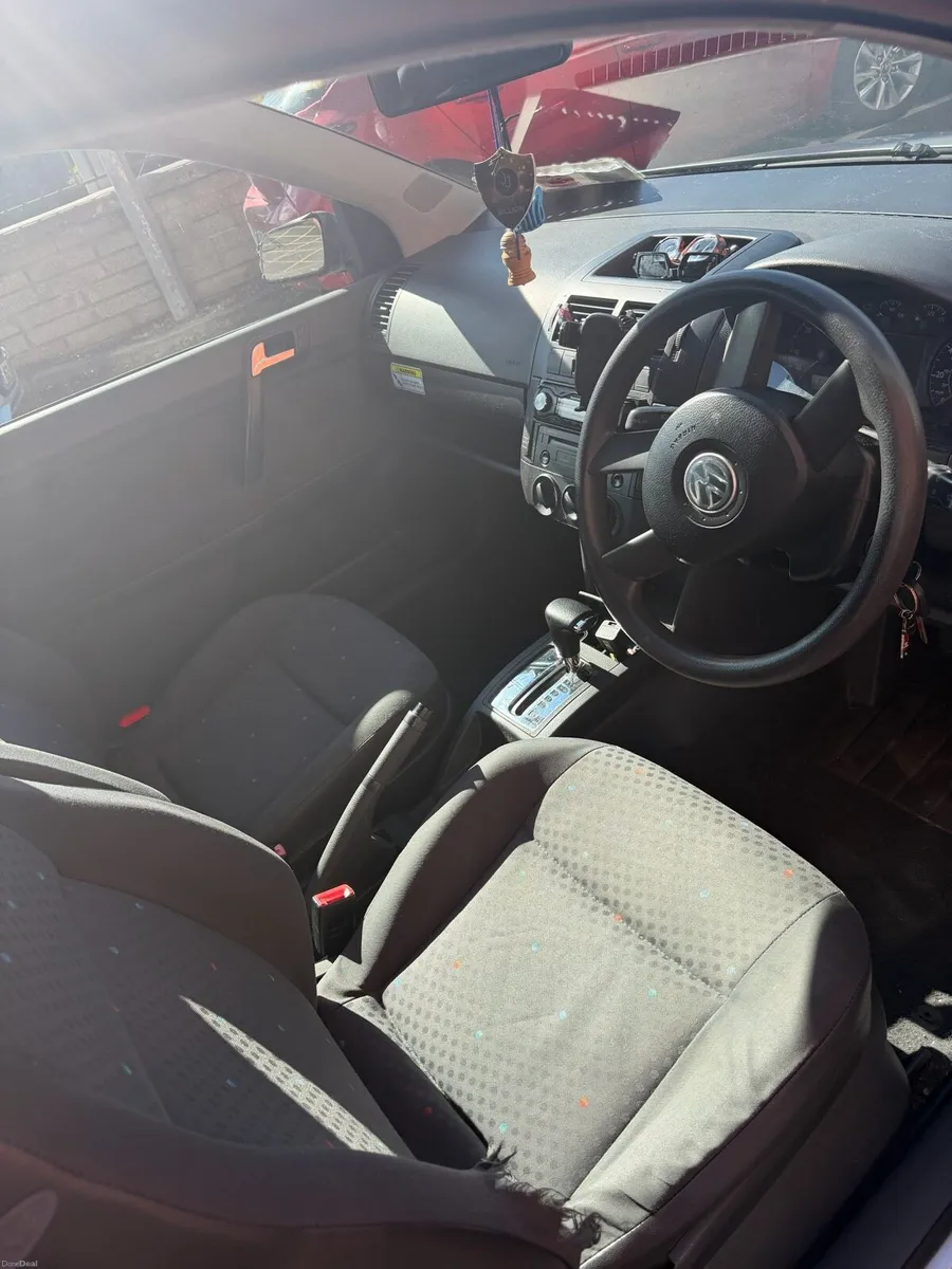 Volkswagen polo 2004 automatic - Image 6
