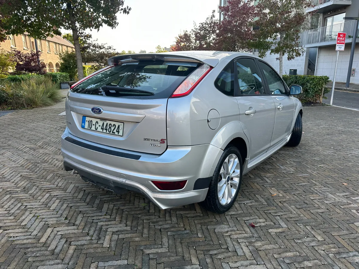 Ford Focus 2010 - Image 4
