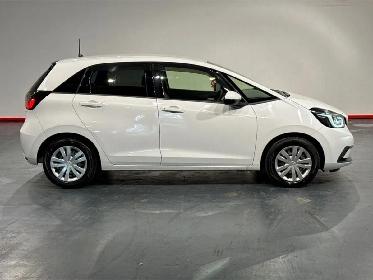 Honda Fit 1.5 HYBRID - AUTOMATIC - REVERSE CAMERA - Image 2