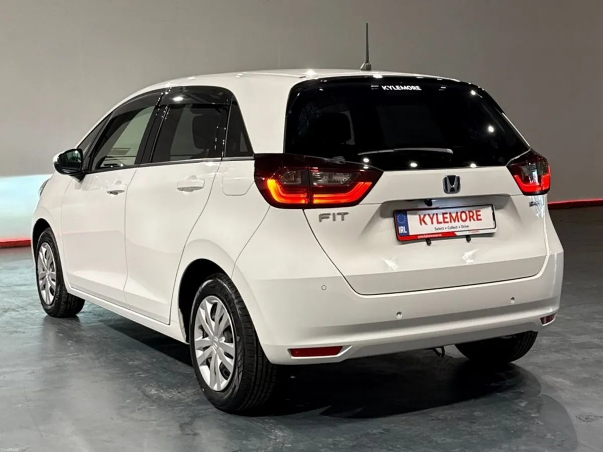 Honda Fit 1.5 HYBRID - AUTOMATIC - REVERSE CAMERA - Image 5