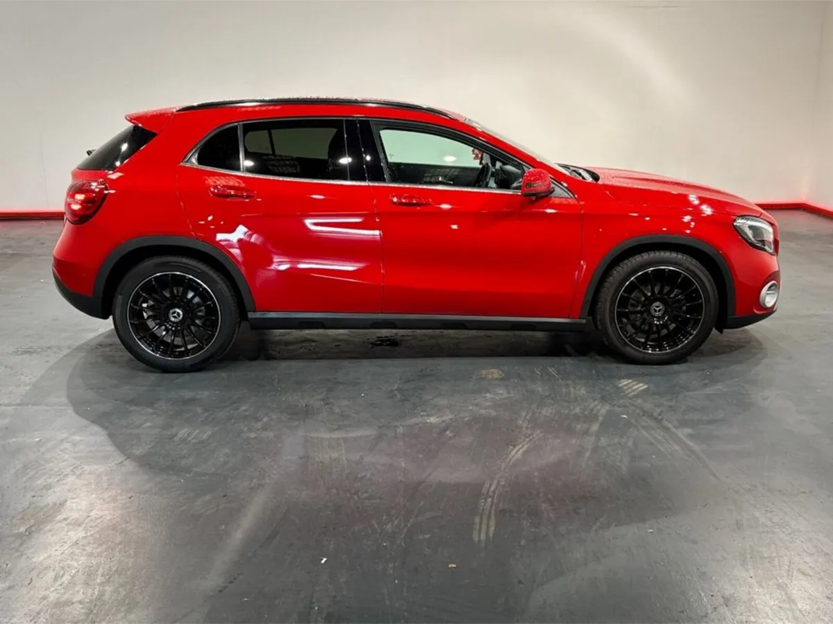 Mercedes-Benz GLA 1.6 AUTOMATIC - BLACK ALLOYS - M - Image 2