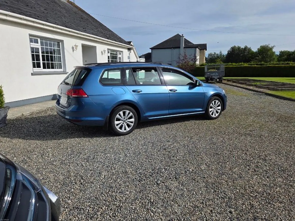 2015 Golf Estate 1.6 TDI 110 Comfortline BMT with the optional Driver Assistance Package - Image 4