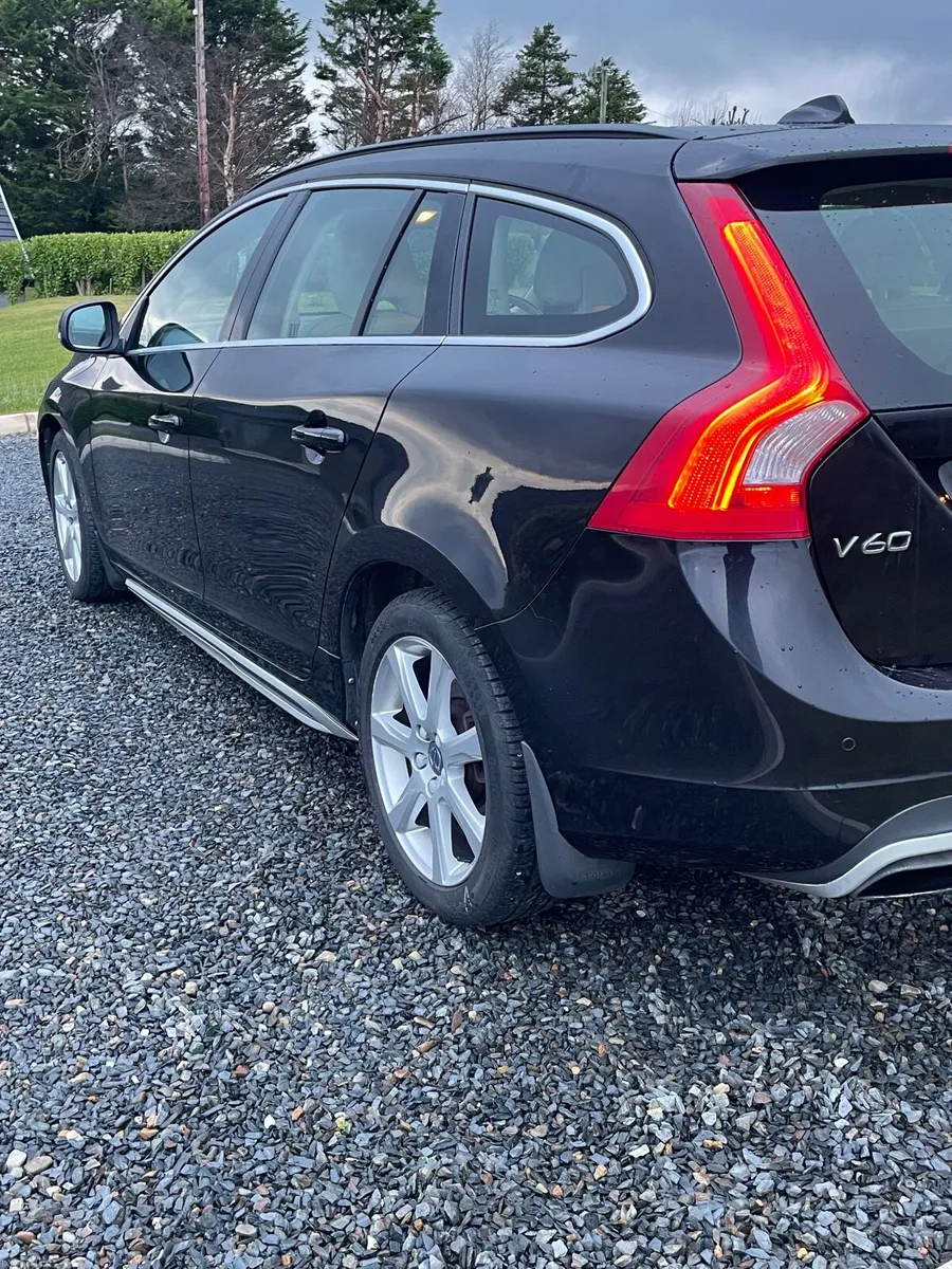 Volvo V60 D2SE Auto Geartronic Black metallic 2018 - Image 6