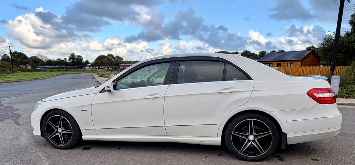 Mercedes-Benz E-Class 220 2012 Auto - Image 4