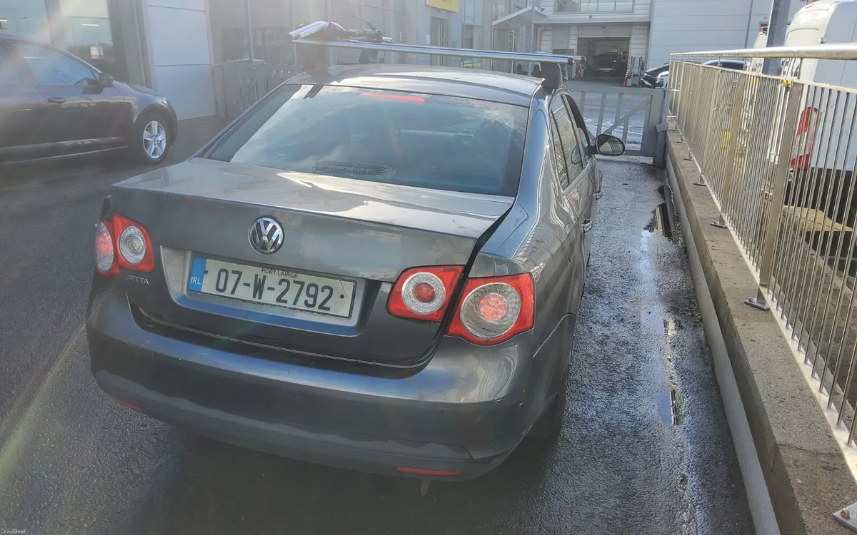 Volkswagen Jetta 2007 - Image 2