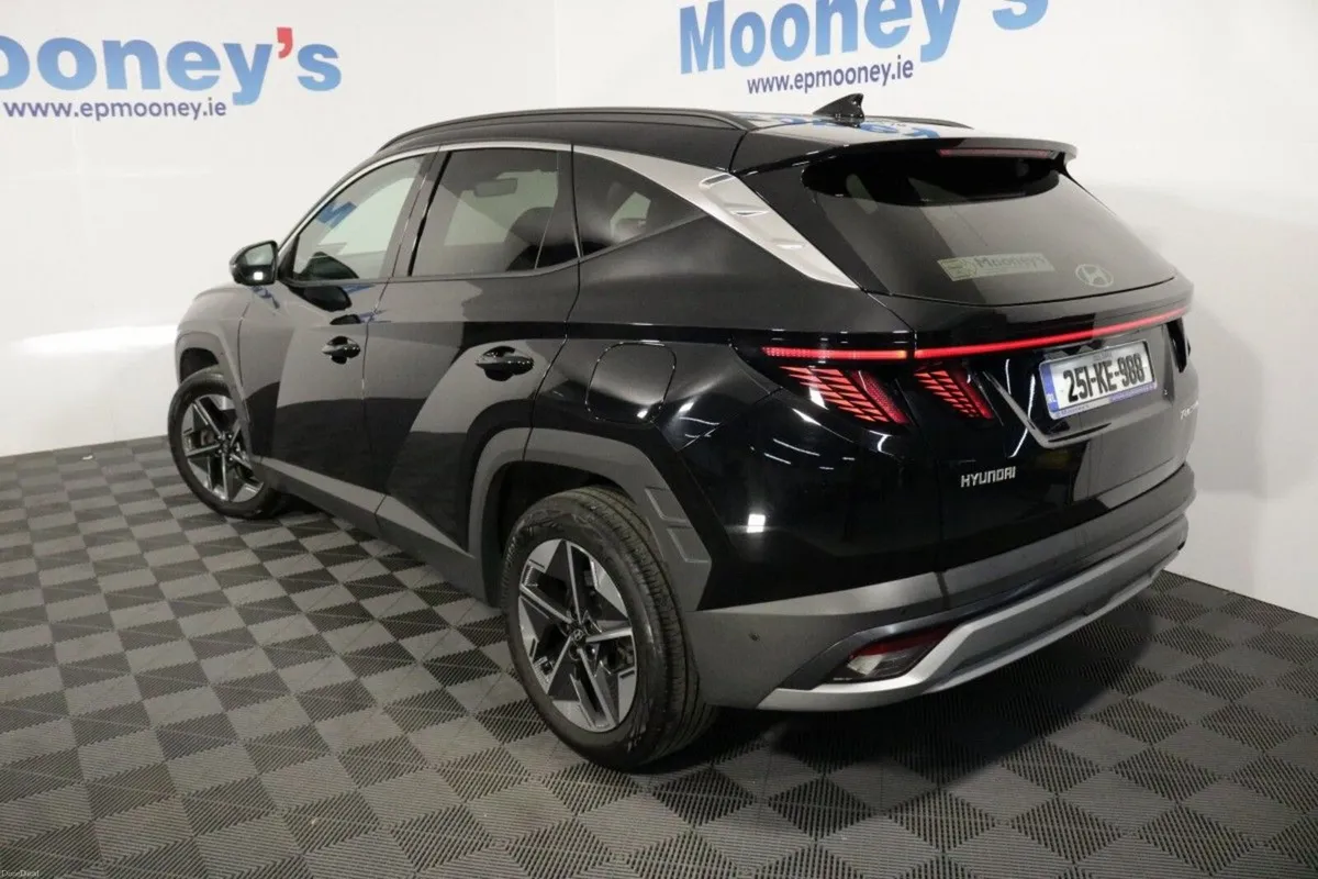 Hyundai Tucson Executive Plus Diesel 1.6 L SUV - 4 - Image 4