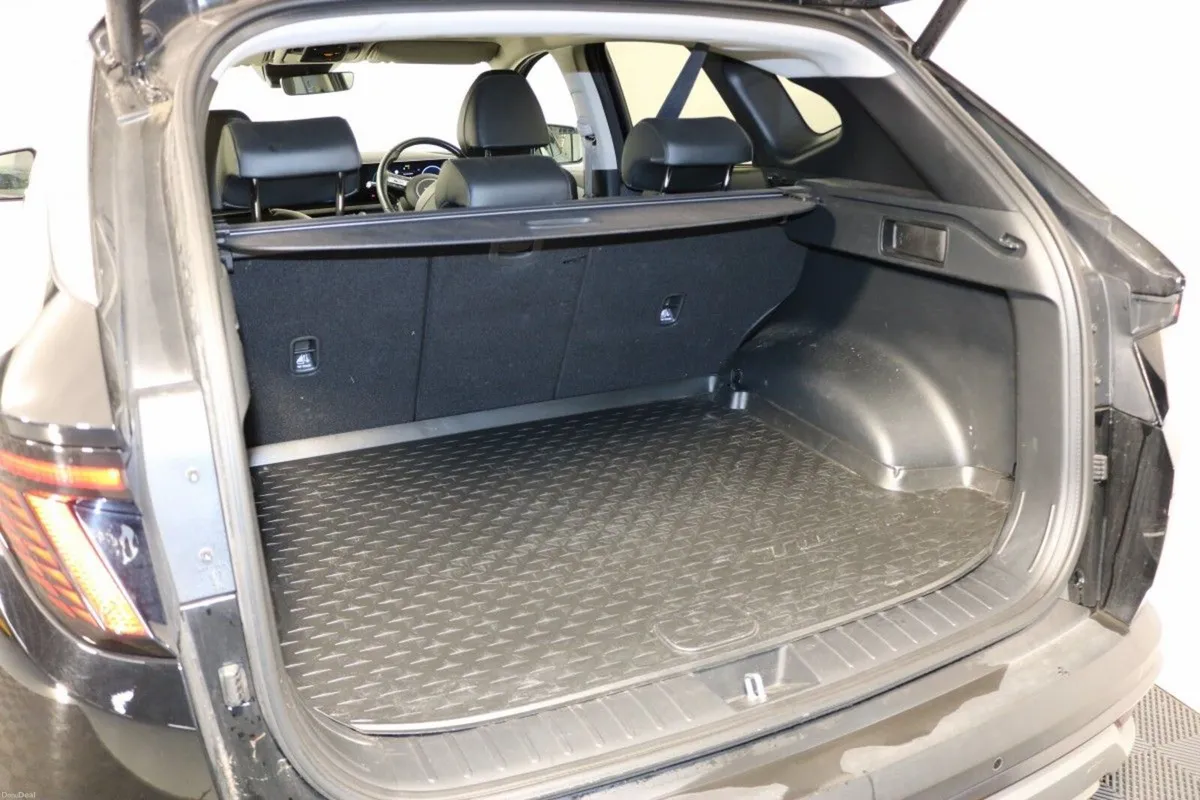 Hyundai Tucson Executive Plus Diesel 1.6 L SUV - 4 - Image 6