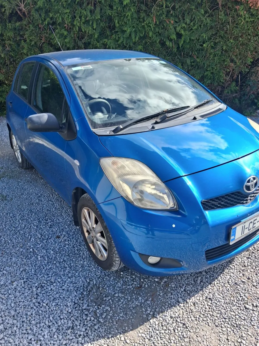 Toyota Yaris 2011 - Image 2