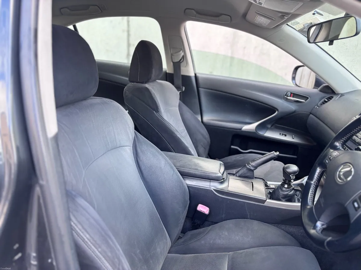 Lexus is220d - Image 4