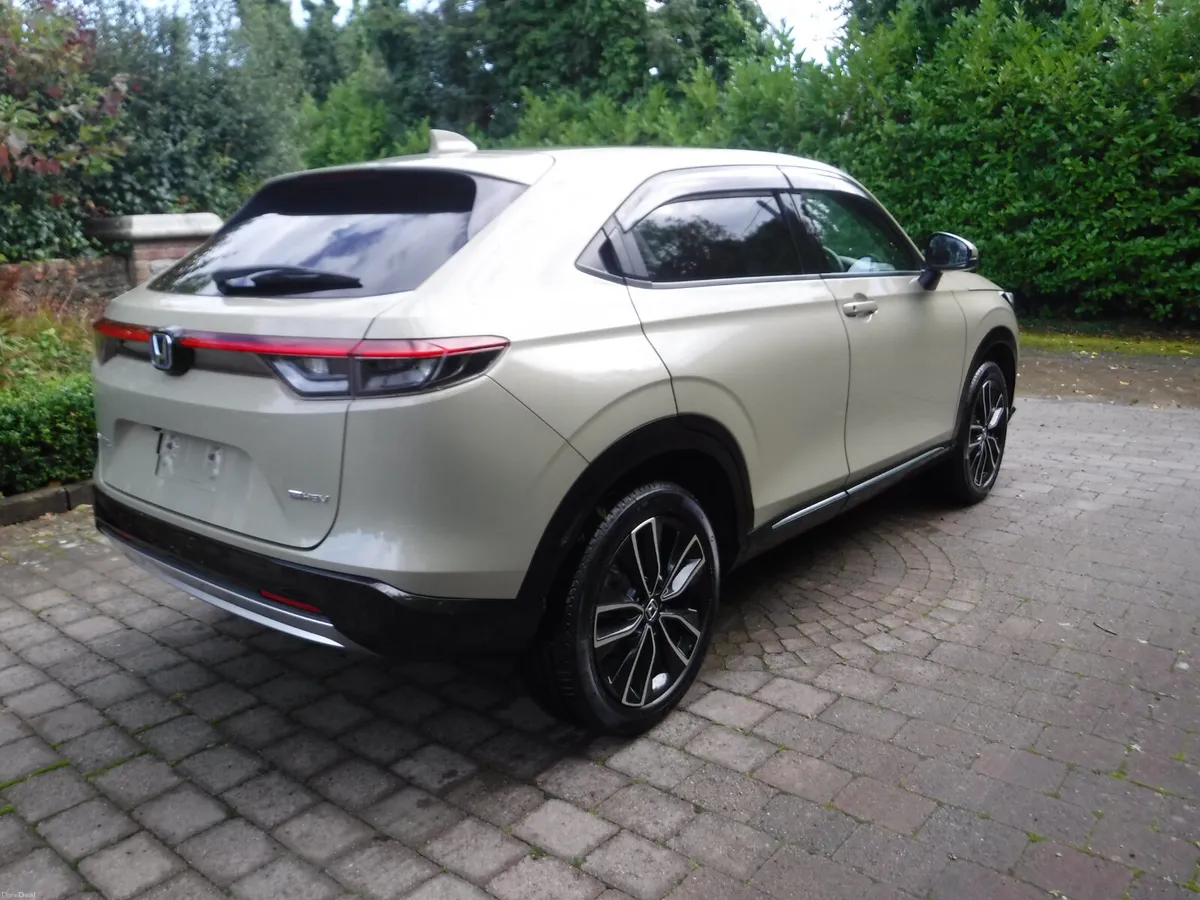 HONDA VEZEL 1.5 AUTO HYBRID Z-SPEC NEW MODEL - Image 3