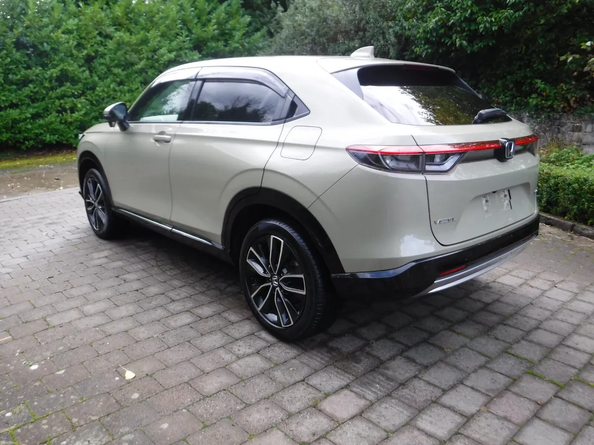HONDA VEZEL 1.5 AUTO HYBRID Z-SPEC NEW MODEL - Image 4