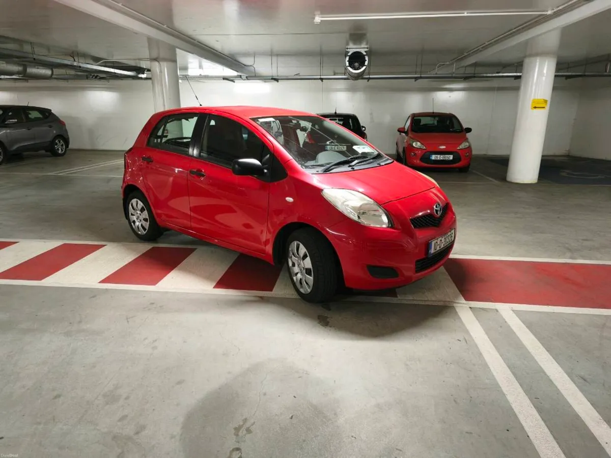 Toyota Yaris very low km - Image 1
