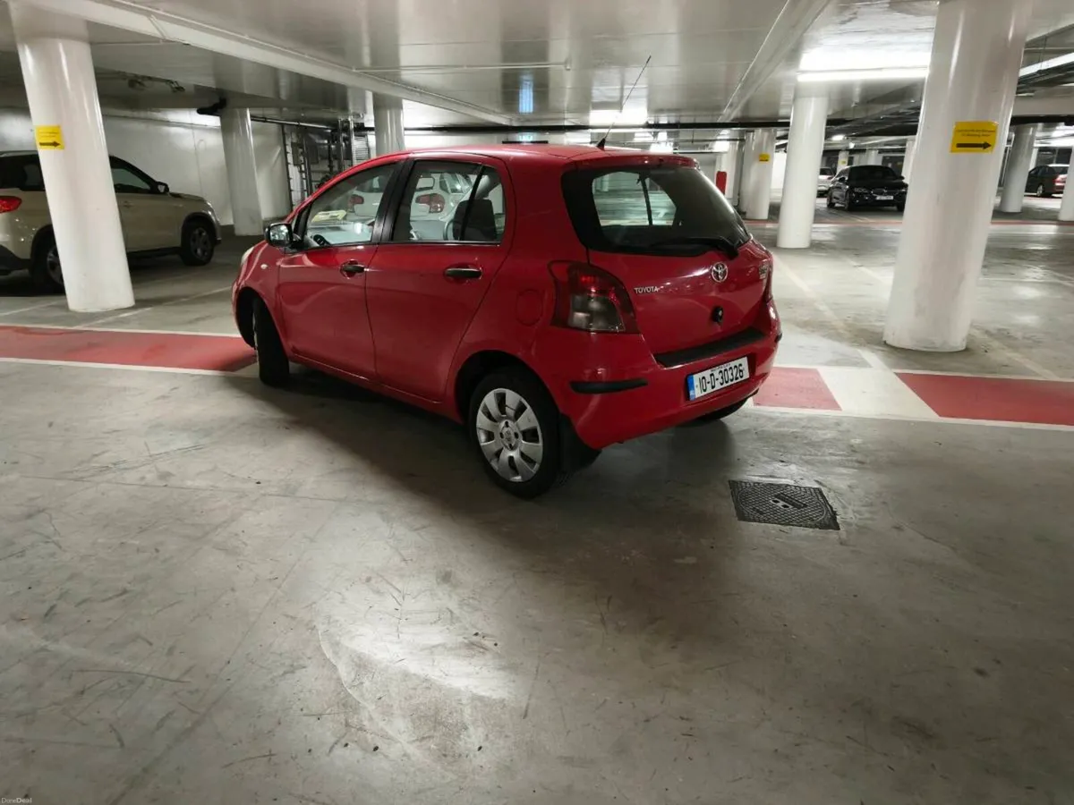 Toyota Yaris very low km - Image 5