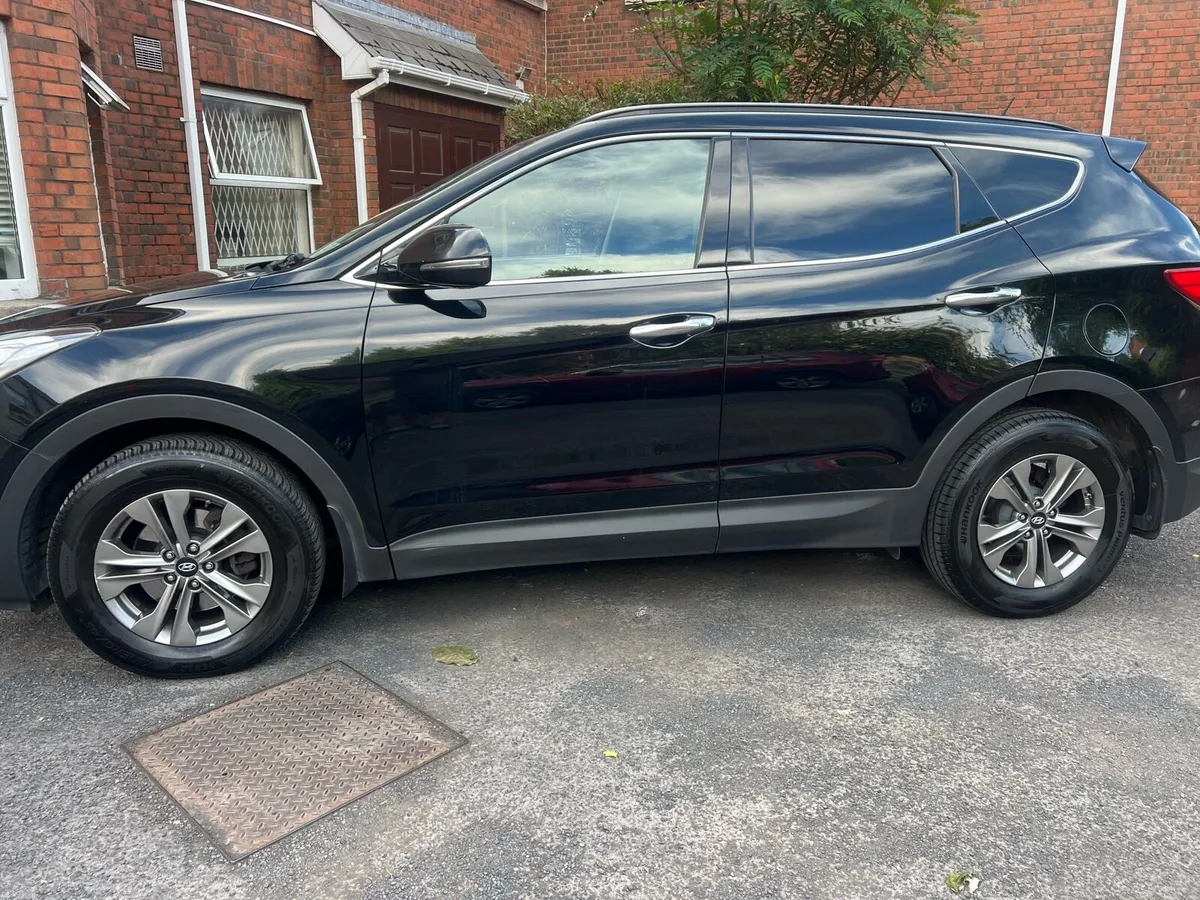Hyundai Santa Fe 7 seater 4x4 - Image 3